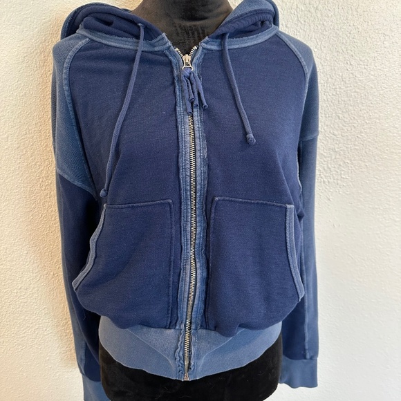 Free People Movement fitted zip Hoodie. Size medium. NWOT. - Picture 2 of 5